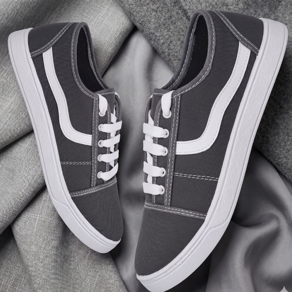Sneakers (IND-6)